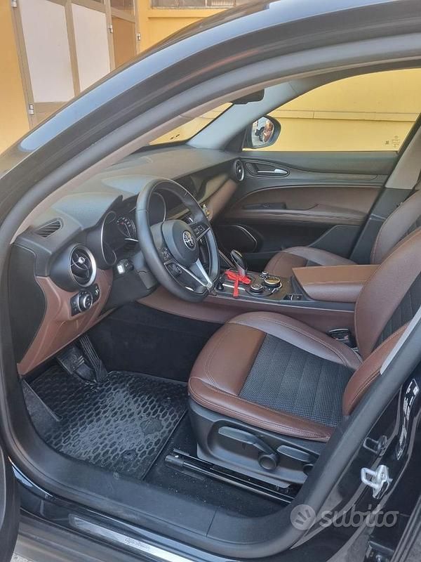 Usata Alfa Romeo Stelvio Business 200 CV (147 kW) 2018 Nero SUV