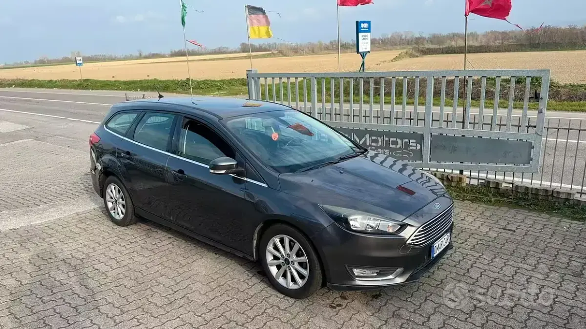 Usata Ford Focus 120 CV (88 kW) 2015 Grigio Station wagon