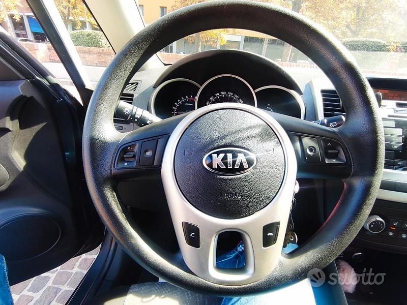 Usata Kia Venga 90 CV (66 kW) 2016 Grigio Utilitaria