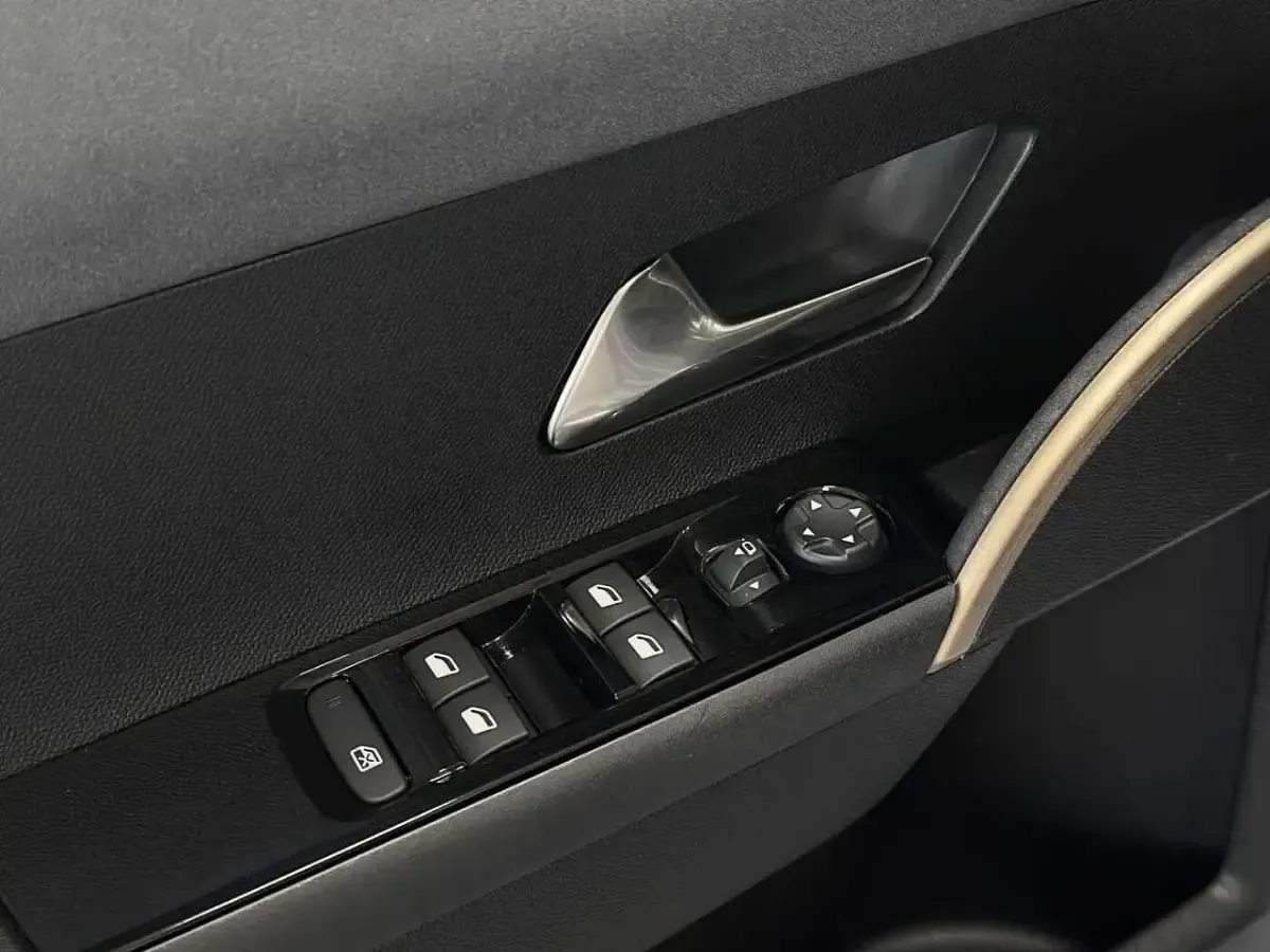 Usata Lancia Ypsilon 100 CV (73 kW) 2025 Grigio Utilitaria