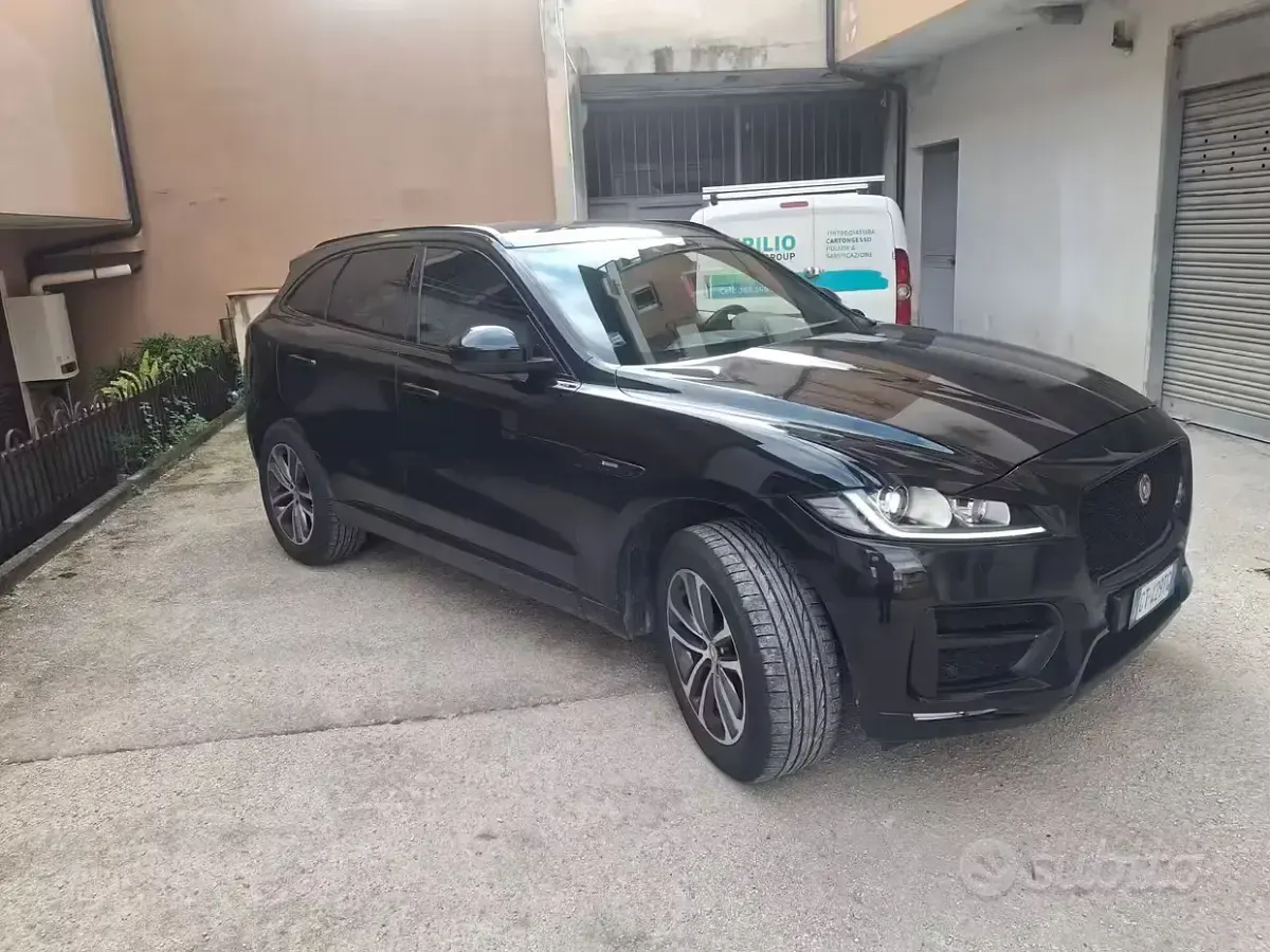 Usata Jaguar F-Pace Portfolio 180 CV (132 kW) 2017 Nero SUV