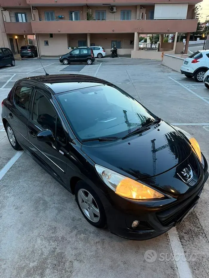 Usata Peugeot 207 68 CV (50 kW) 2010 Nero Berlina