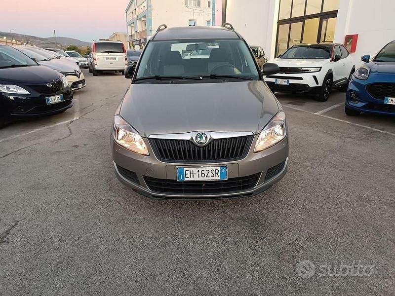 Usata Skoda Roomster 70 CV (51 kW) 2011 Grigio Monovolume