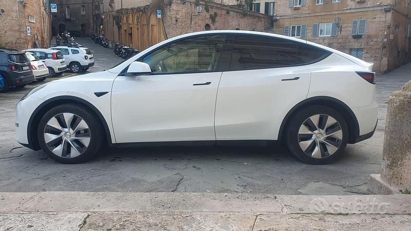 Usata Tesla Model Y 378 kW (514 CV) 2023 Bianco SUV
