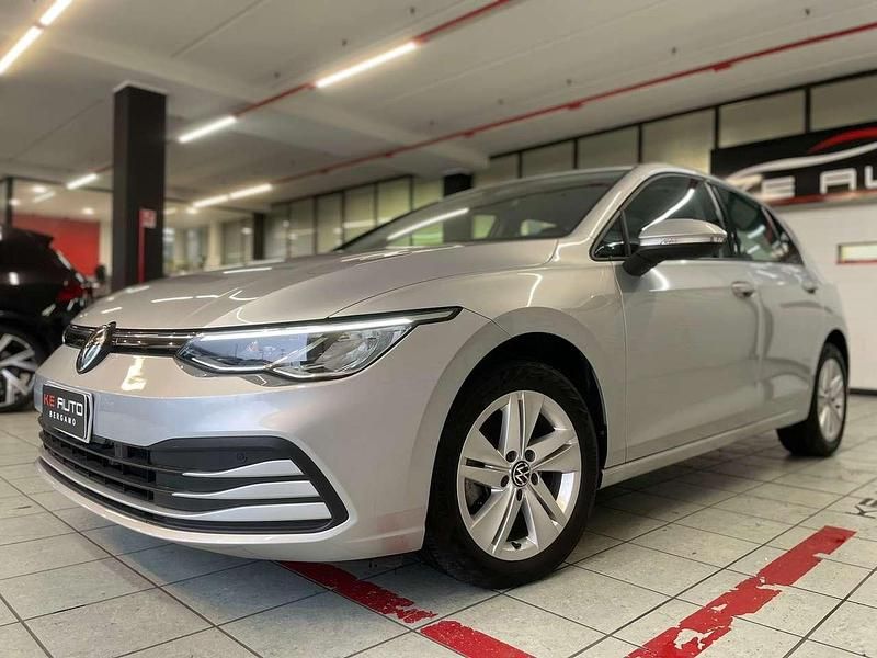 Argento Usata 2023 VW Golf Life Tre volumi | 18.200 € (Super prezzo) - Immagine 1/4
