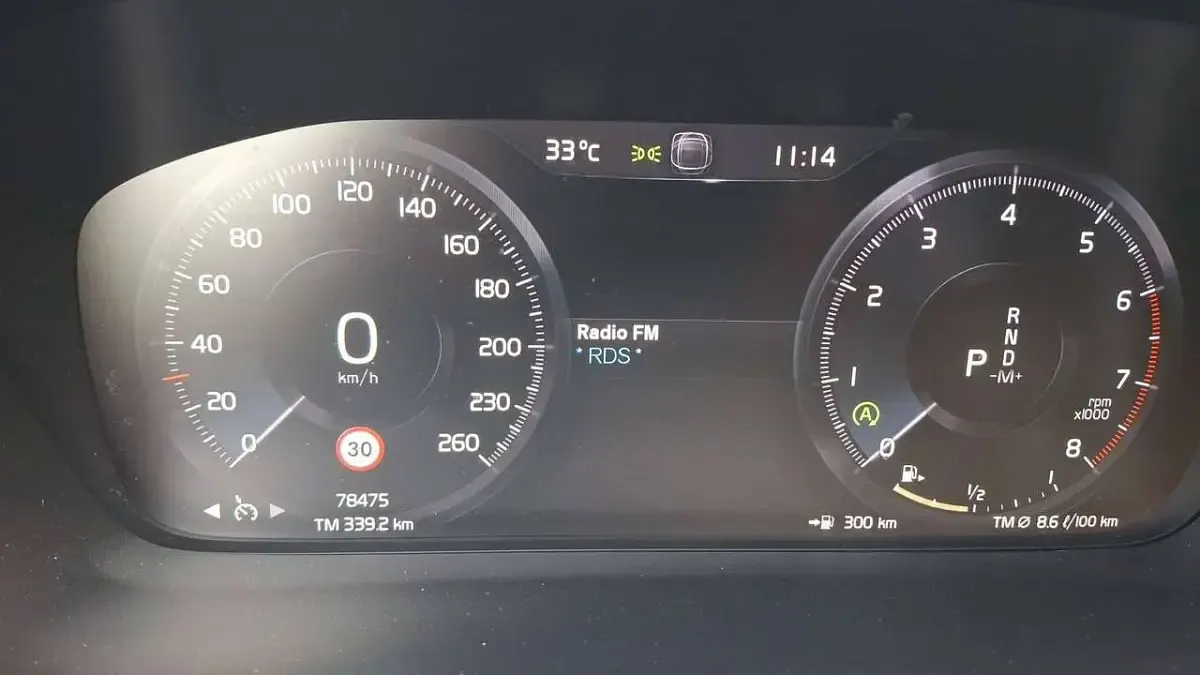 Usata Volvo XC40 Momentum 129 CV (94 kW) 2021 Pearl white SUV