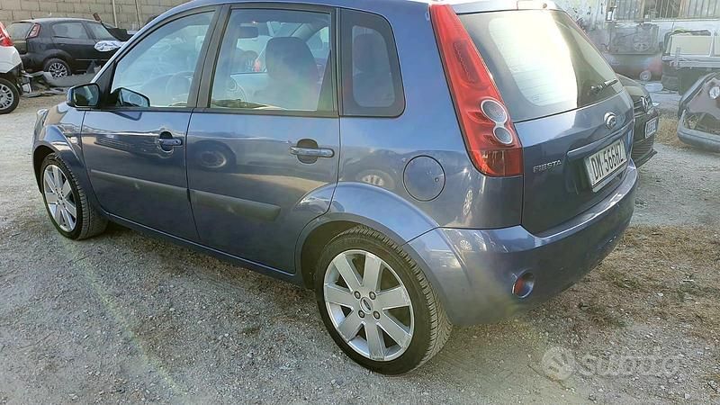 Usata Ford Fiesta 73 CV (53 kW) 2008 Blu Utilitaria