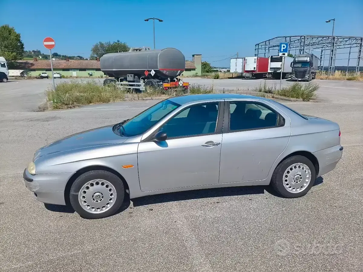 Usata Alfa Romeo 156 110 CV (80 kW) 2000 Grigio Berlina