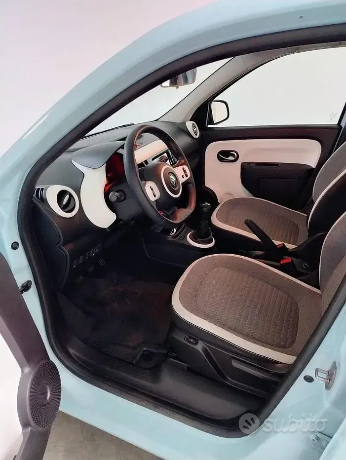 Usata Renault Twingo 42 CV (30 kW) 2022 Bluazzurro Utilitaria