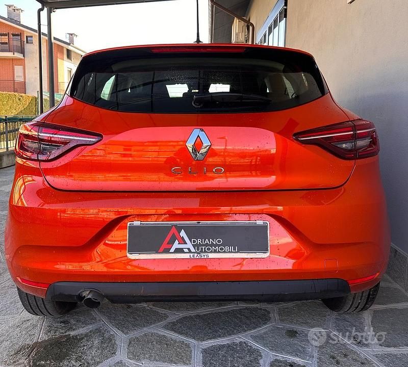 Usata Renault Clio V Life 67 CV (49 kW) 2023 Marrone Berlina
