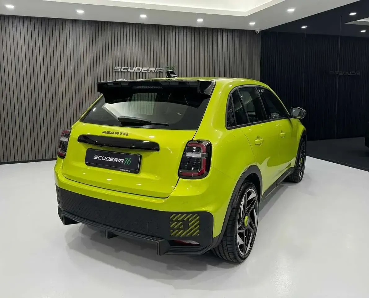 Nuova Abarth 600e Turismo 175 kW (239 CV) 2026 Acid green SUV