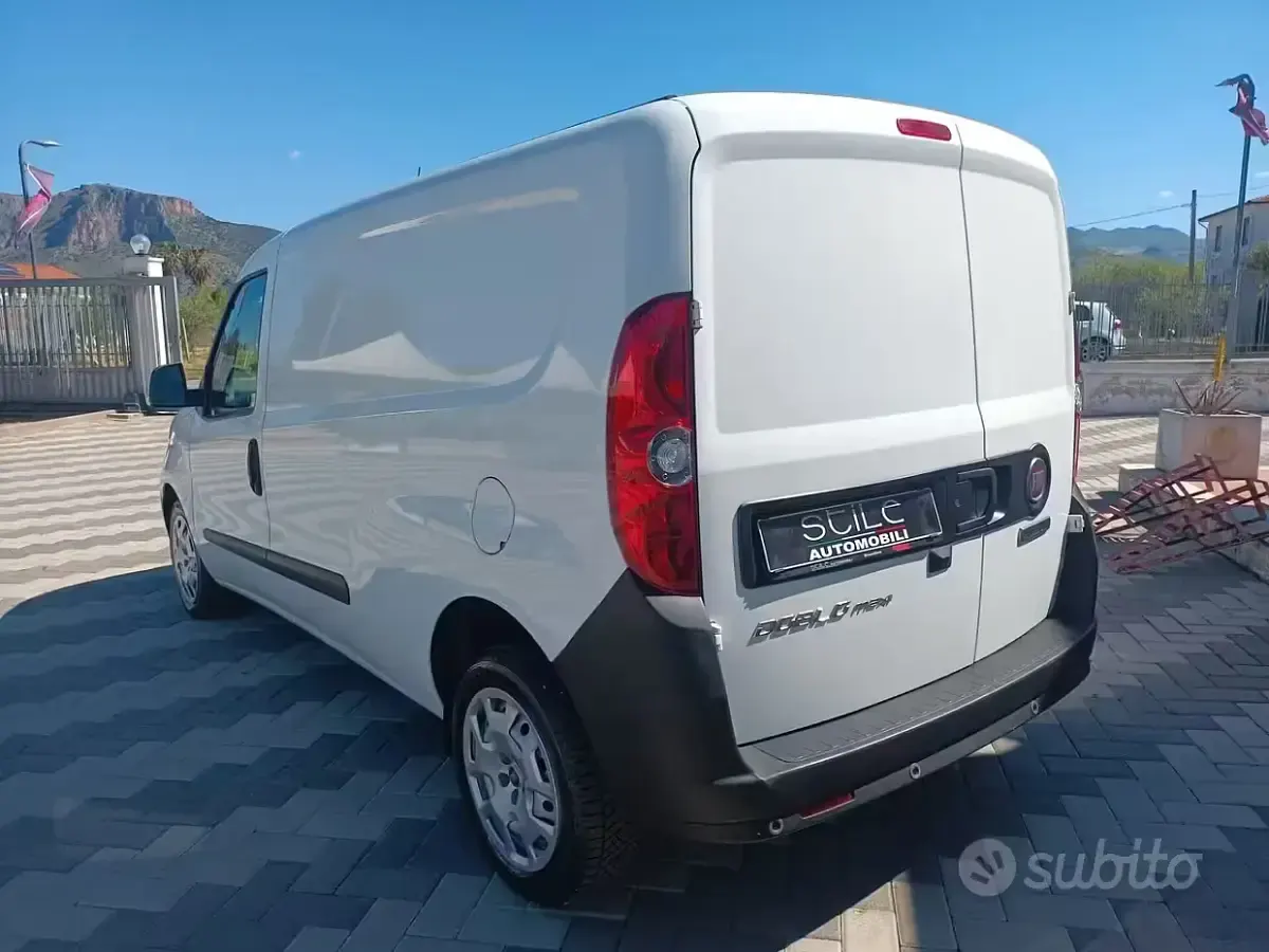 Usado Fiat Doblò 120 HP (88 kW) 2021 Branco Monovolume