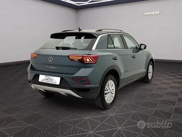 Usata VW T-Roc Life 110 CV (80 kW) 2022 Grigio SUV