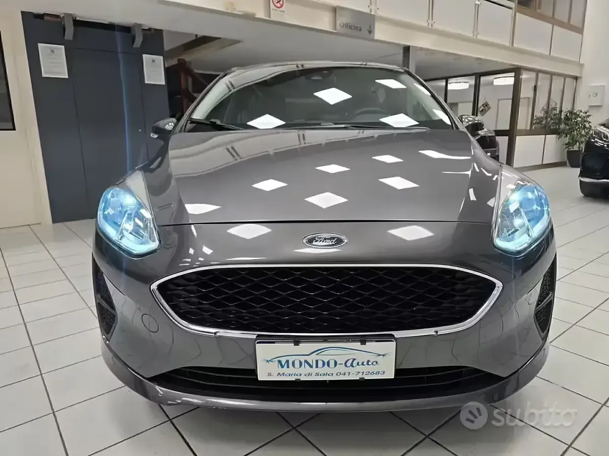 Usata Ford Fiesta 85 CV (62 kW) 2017 Grigio Utilitaria