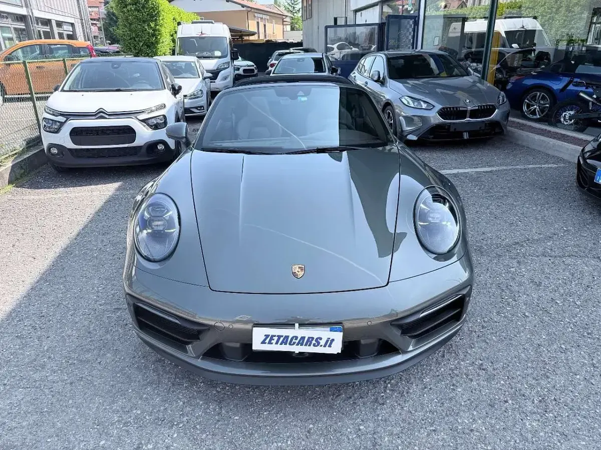 Usata Porsche 911 480 CV (353 kW) 2023 Verde Cabrio