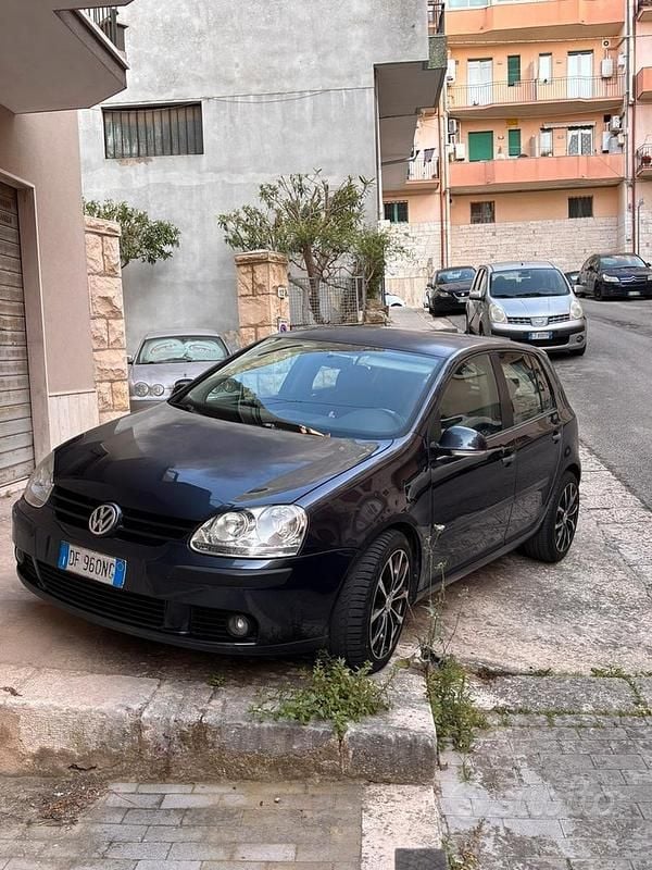 Usata VW Golf V 105 CV (77 kW) 2007 Utilitaria