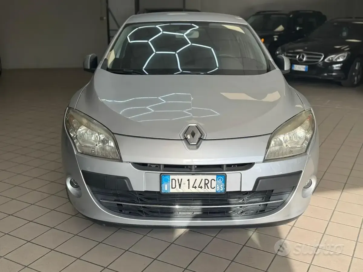 Usata Renault Mégane Dynamique 110 CV (80 kW) 2009 Grigio Berlina