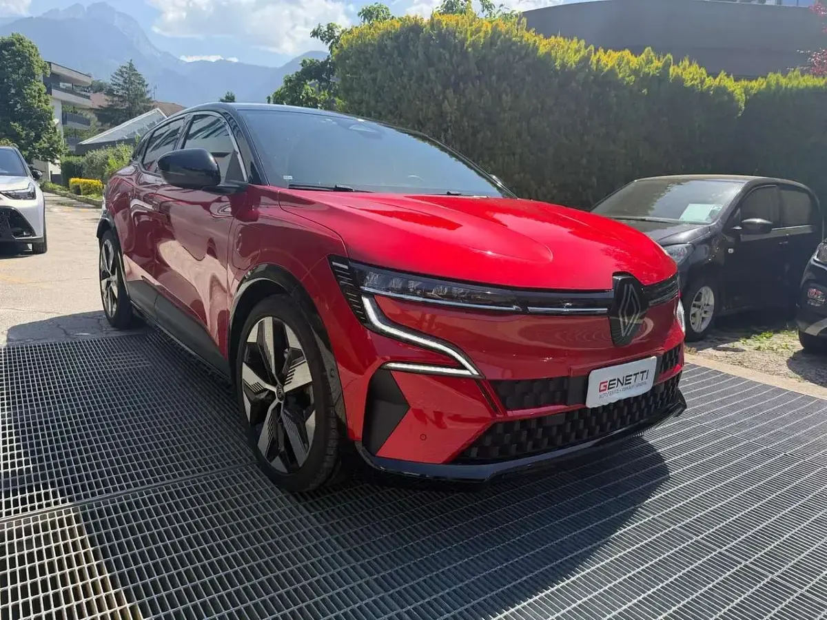 Usata Renault Megane E-Tech Techno 161 kW (220 CV) 2023 Rosso Berlina
