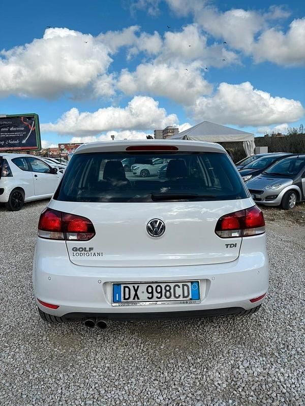 Usata VW Golf VI 110 CV (80 kW) 2010 Bianco Utilitaria