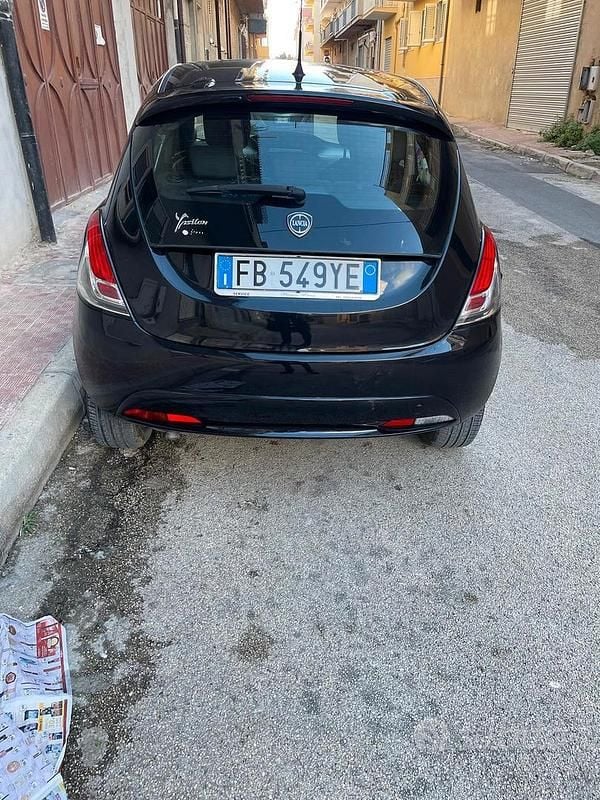 Usata Lancia Ypsilon 95 CV (69 kW) 2016 Utilitaria