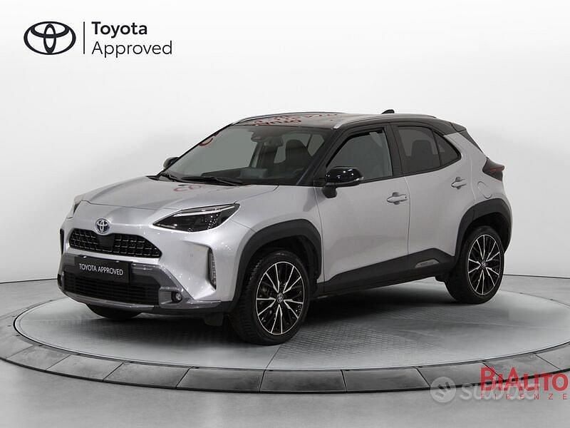 Usata Toyota Yaris Cross 116 CV (85 kW) 2022 Grigio SUV