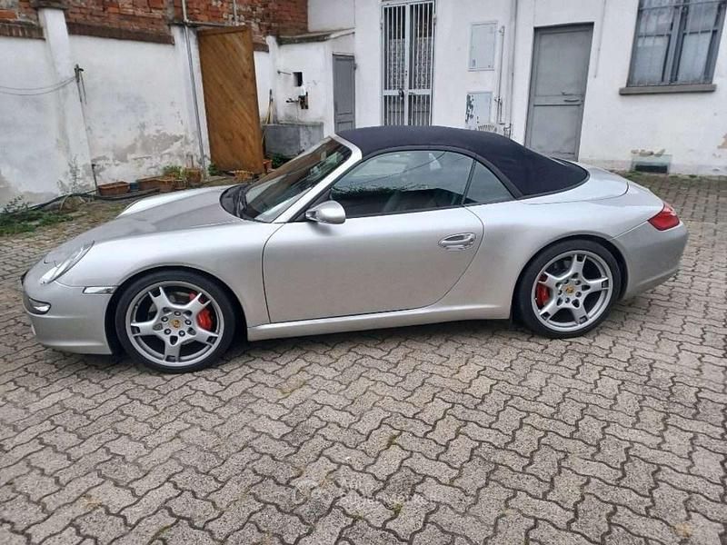 Usata Porsche 911 355 CV (261 kW) 2006 Gray Cabrio
