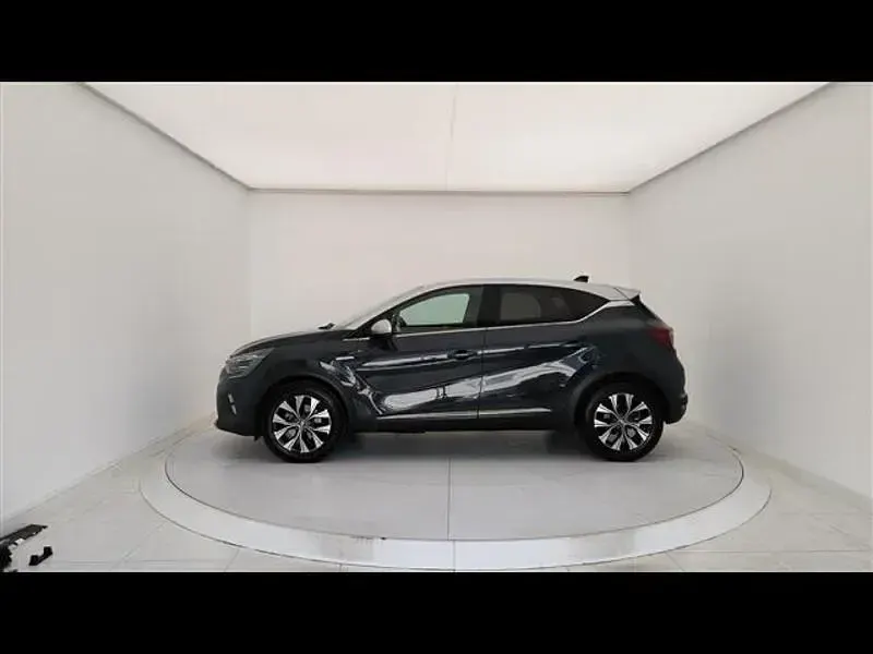 Usata Renault Captur Techno 145 CV (106 kW) 2023 Blu scuro SUV