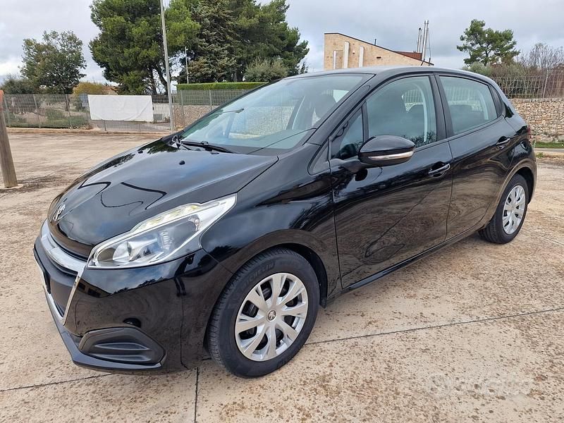 Usata Peugeot 208 75 CV (55 kW) 2016 Nero Utilitaria