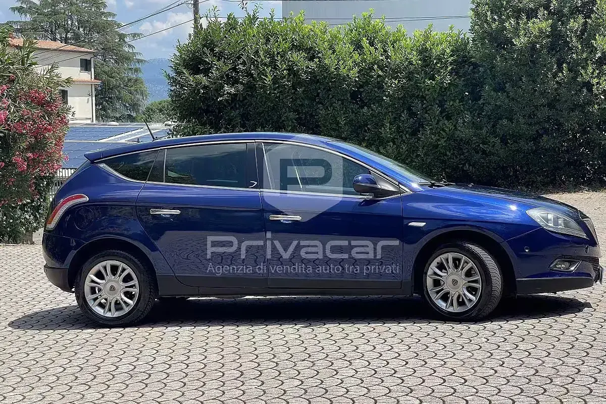 Usata Lancia Delta 190 CV (139 kW) 2010 Blu Utilitaria