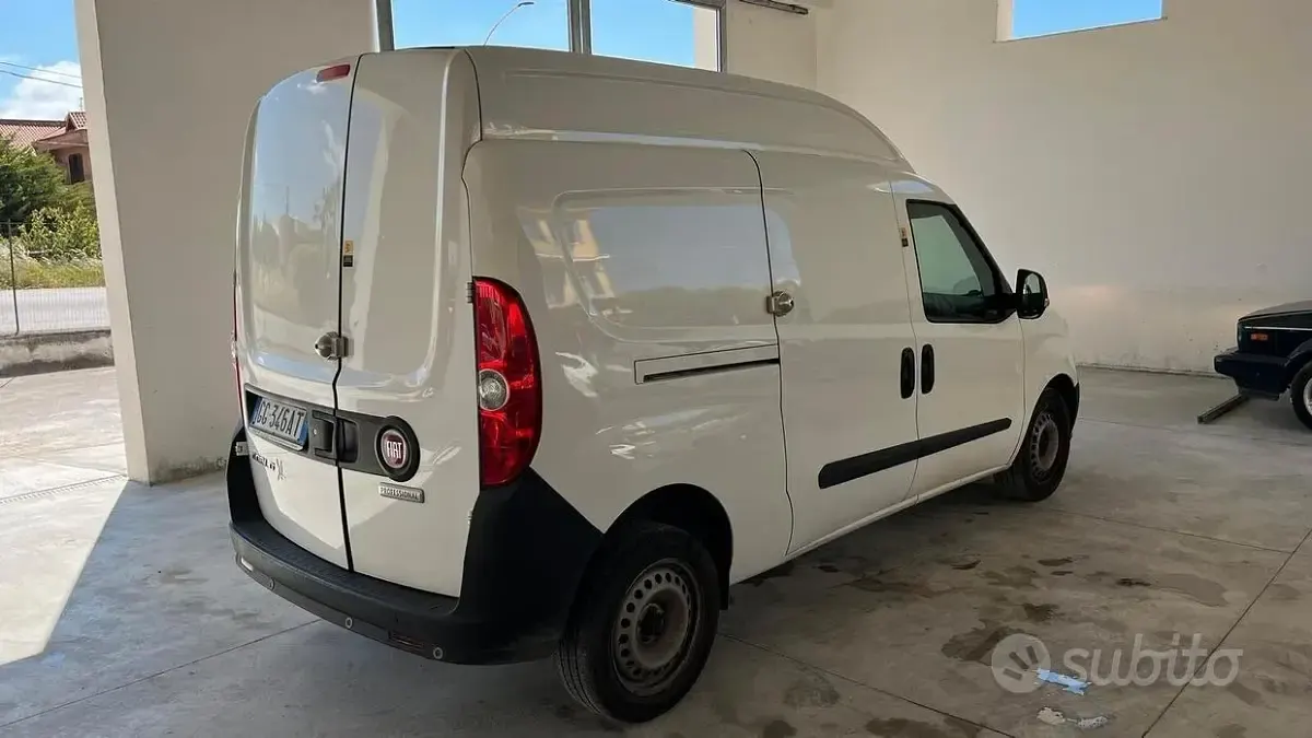 Usata Fiat Doblò 105 CV (77 kW) 2021 Bianco Monovolume