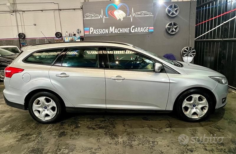Usata Ford Focus 120 CV (88 kW) 2017 Grigio Station wagon