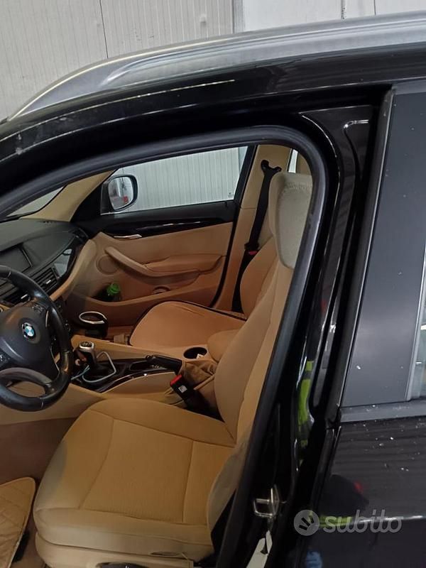 Usata BMW X1 143 CV (105 kW) 2010 Nero SUV