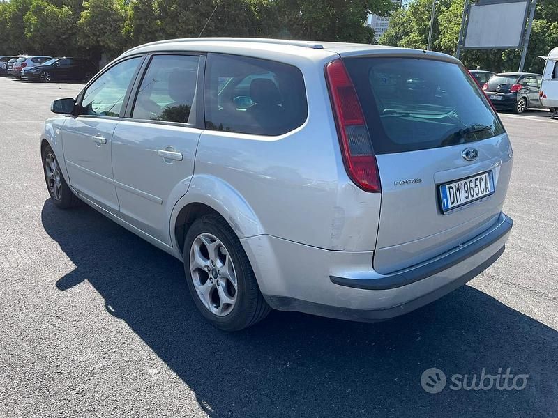 Grigio Usata 2008 Ford Focus Station wagon | 1800 € (Ottimo prezzo) - Immagine 1/4