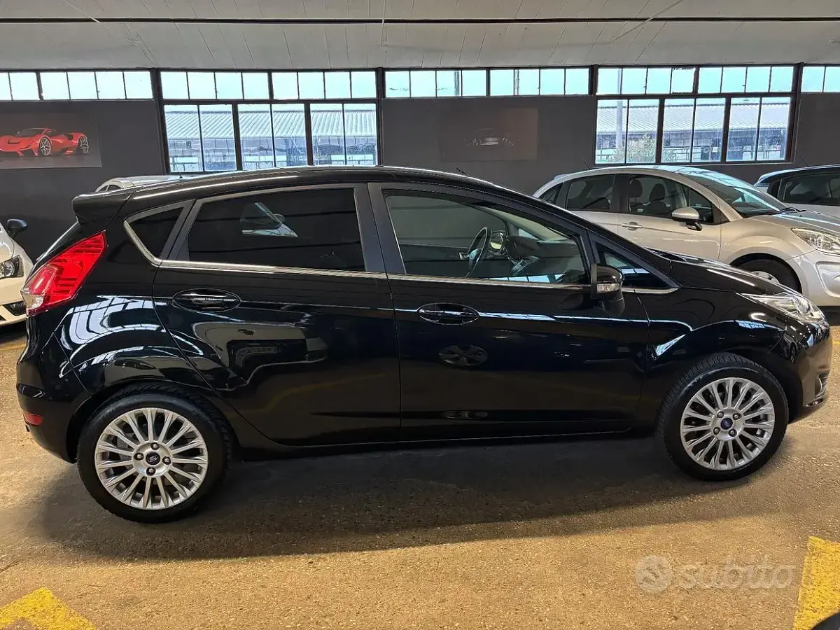 Usado Ford Fiesta Titanium 75 HP (55 kW) 2014 Preto Citadino