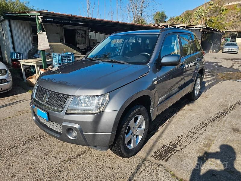 Usata Suzuki Grand Vitara 108 CV (79 kW) 2006 Grigio SUV