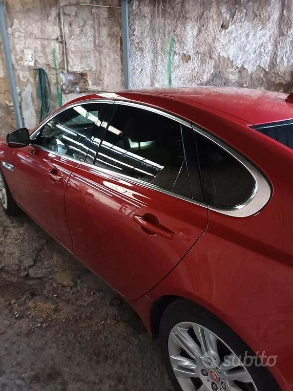 Usata Jaguar XF 200 CV (147 kW) 2017 Rosso Berlina