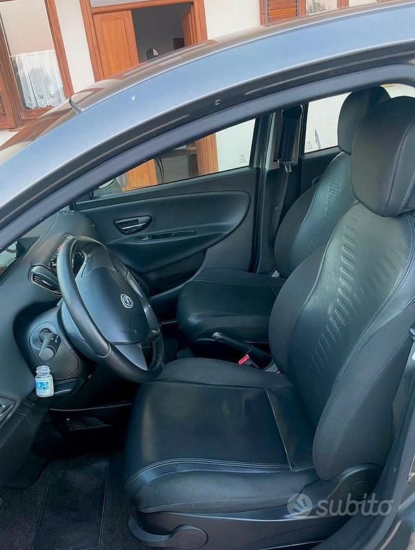 Usata Lancia Ypsilon 95 CV (69 kW) 2011 Grigio Utilitaria