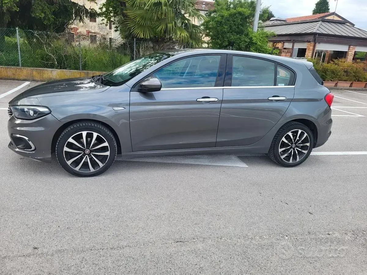 Usata Fiat Tipo 120 CV (88 kW) 2017 Grigio Station wagon