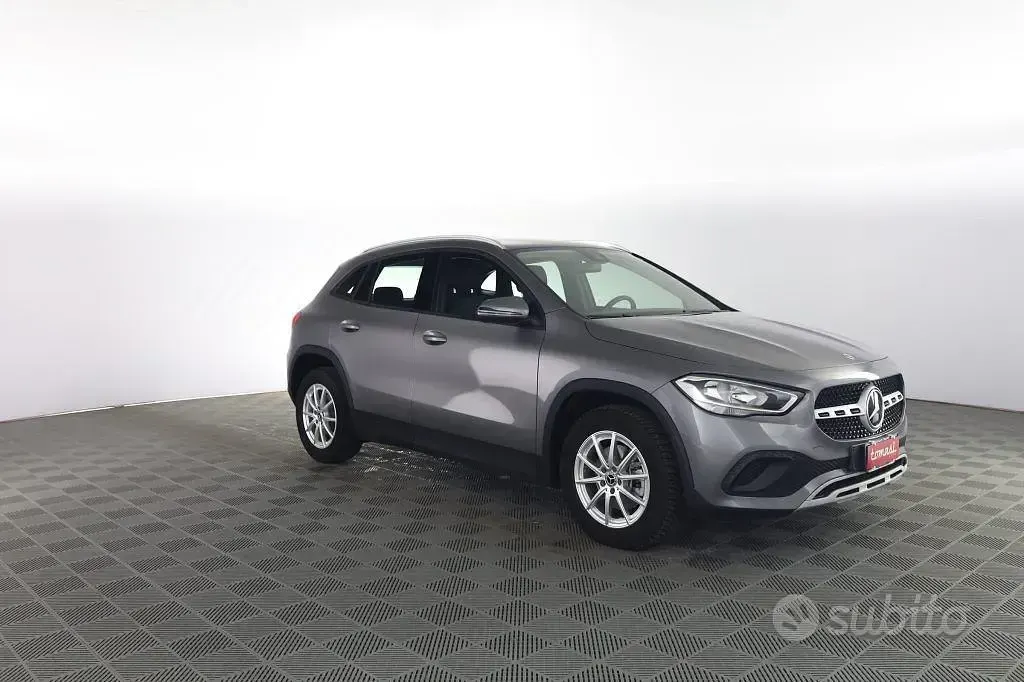 Usata Mercedes GLA200 Business 150 CV (110 kW) 2022 Grigio SUV