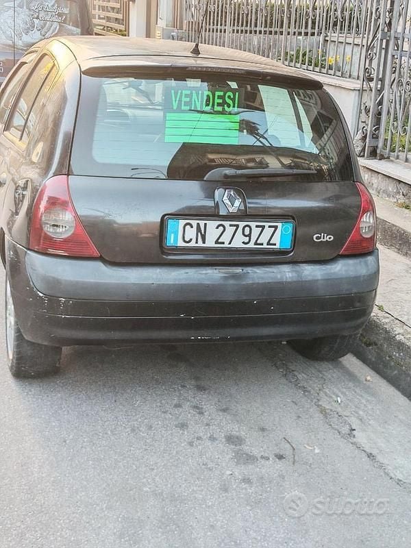 Usata Renault Clio II 82 CV (60 kW) 2004 Nero Utilitaria