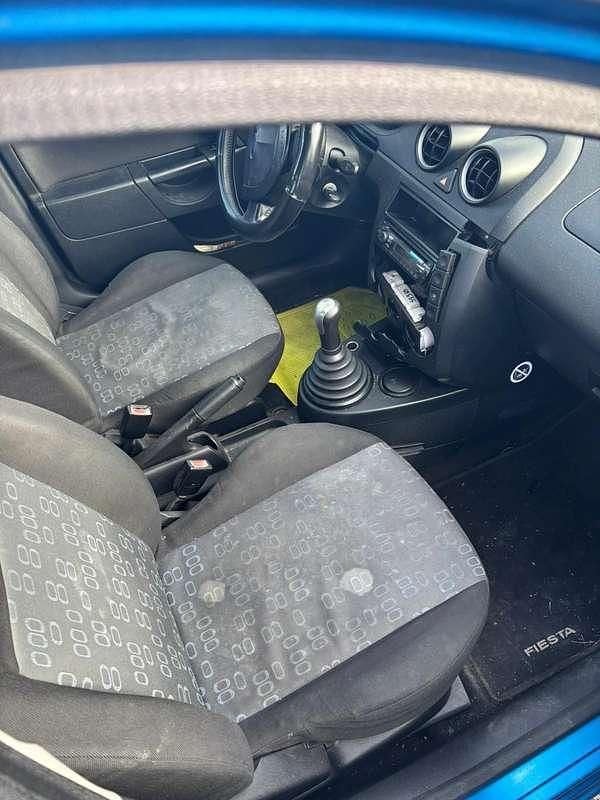 Blu Usata 2004 Ford Fiesta Ambiente Due volumi | 1000 € (Super prezzo) - Immagine 1/4
