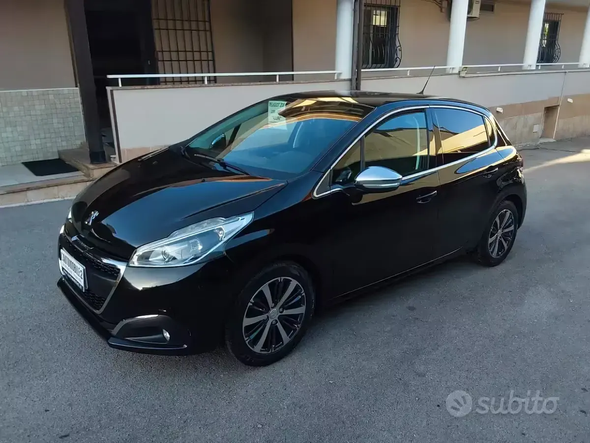 Usata Peugeot 208 Allure 82 CV (60 kW) 2017 Nero Utilitaria