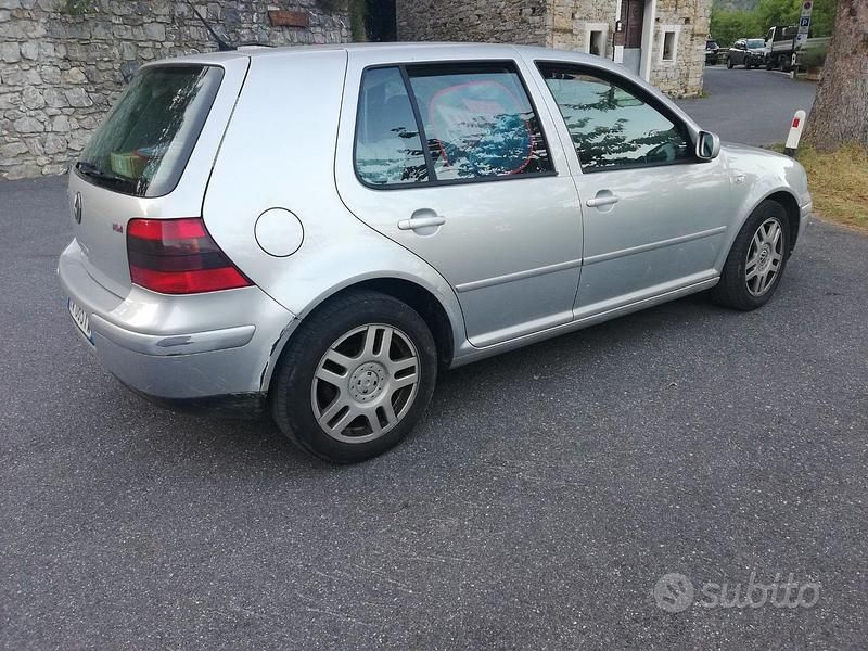 Usata VW Golf IV 101 CV (74 kW) 2002 Grigio Utilitaria