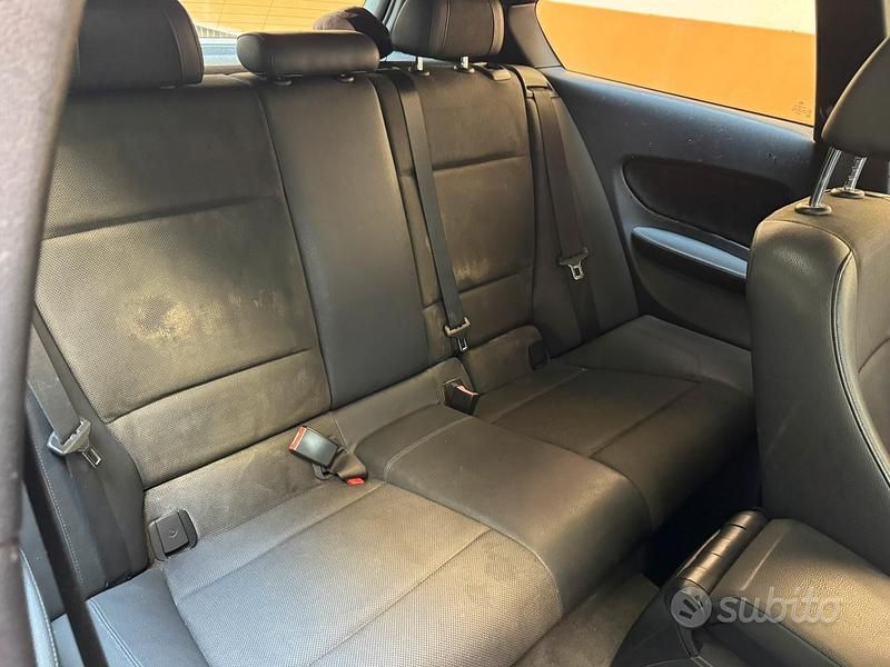 Usata BMW 120 177 CV (130 kW) 2009 Nero Utilitaria