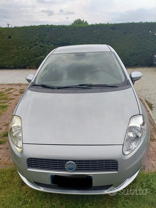 Grigio Usata 2006 Fiat Grande Punto Due volumi | 3000 € - Immagine 1/4