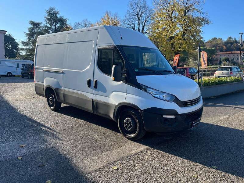 Bianco Usata 2017 Iveco Daily Furgone | 17.000 € (Buon prezzo) - Immagine 1/4