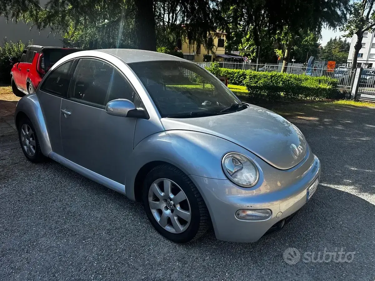 Usata VW New Beetle 101 CV (74 kW) 2003 Grigio Utilitaria