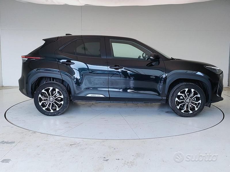 Second-hand Toyota Yaris Cross Trend 116 CP (85 kW) 2022 Negru SUV