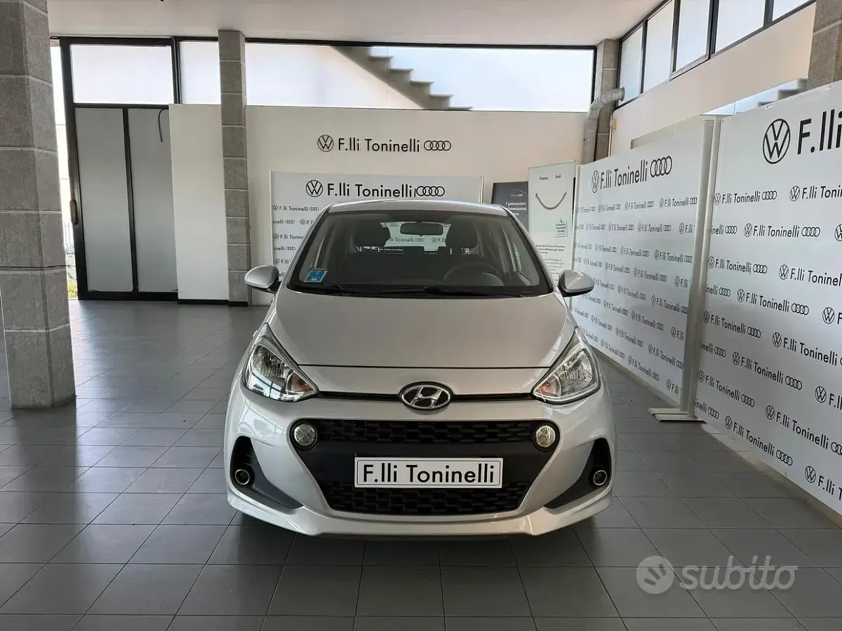 Usata Hyundai i10 Style 66 CV (48 kW) 2017 Grigio Utilitaria