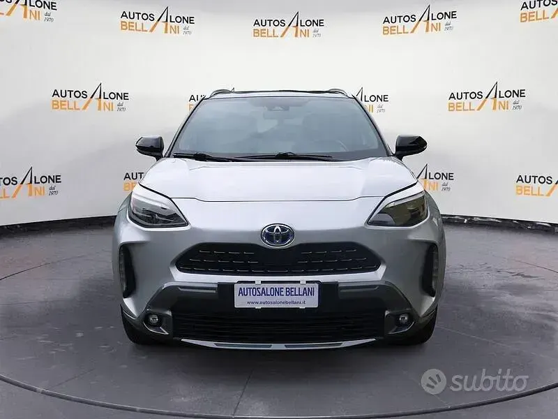 Usata Toyota Yaris Cross 116 CV (85 kW) 2022 Grigio SUV